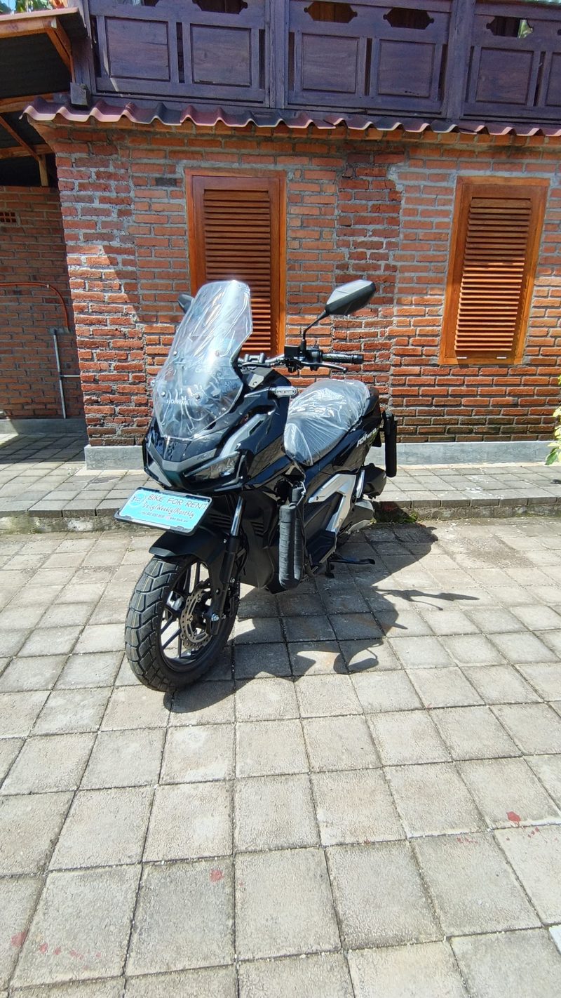 Honda ADV 160 Matte Black — Bike Baik Rental Uluwatu