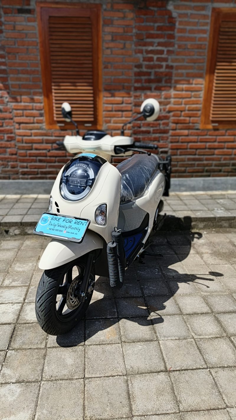 Honda Scoopy 110cc Cream White — Bike Baik Rental Uluwatu
